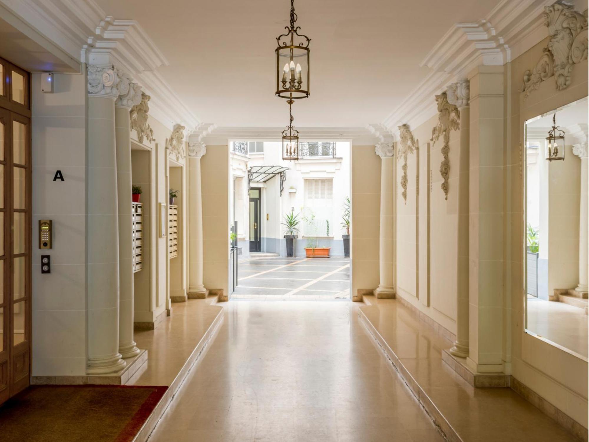Cozy Apartment - Champs Elysees - Wagram Parijs Buitenkant foto